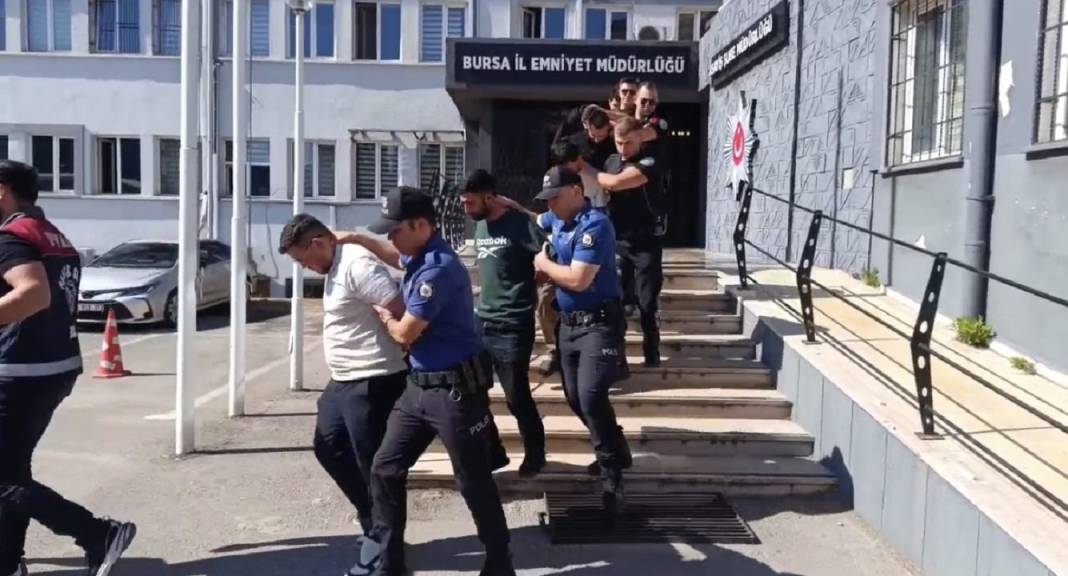 İnanılmaz olay! Sahte polisler yaşlı çifte 7 ev sattırdı: Konya'da kıskıvrak yakalandılar 5
